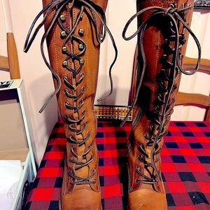 FRYE LACE UP KNEE HIGH LEATHER BOOTS.